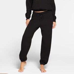 Skims cotton fleece jogger.